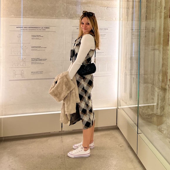 LIKE THIS TO BE NOTIFIED WHEN I GO LIVE!!! 🦋🫶🏼 - Picture 3 of 6